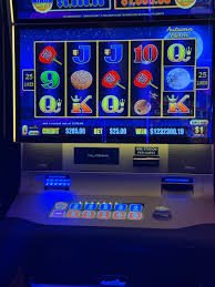 Studio live casino mpoturbo dengan dealer profesional dan teknologi broadcast multi-kamera HD